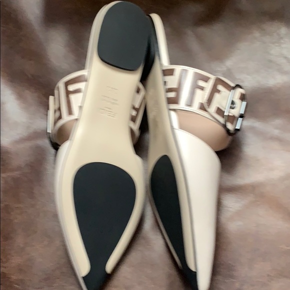 EXCLUSIVE!! Fendi Flat Mules, 38.5 - Picture 3 of 5